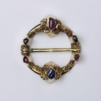 Ring brooch Ring brooch