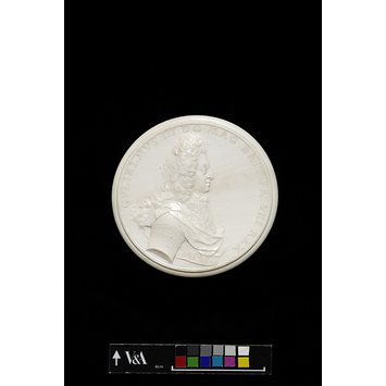 Medallion - Medallion portrait of King William III Medallion - Medallion portrait of King William III