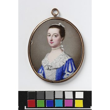 Enamel miniature - Portrait of an unknown woman Enamel miniature - Portrait of an unknown woman