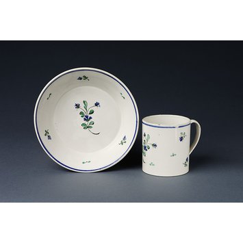 Coffee can and saucer