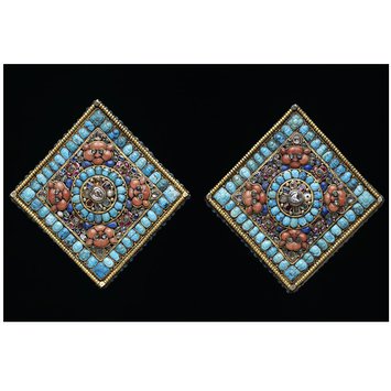 Pair of earrings
