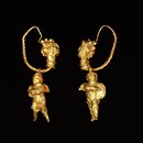 Pair of earrings