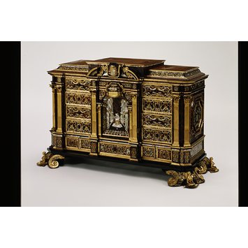 Table cabinet
