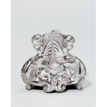 Base of a salt cellar