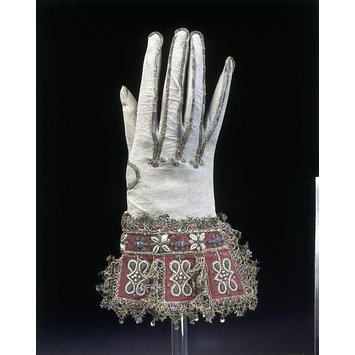Pair of gloves