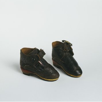 Pair of doll's shoes