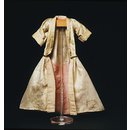 Doll's mantua