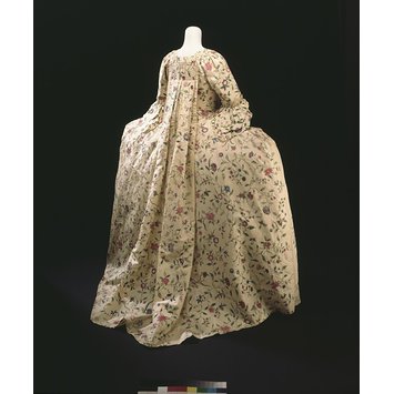 Sack back gown