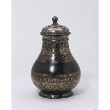 Cup with lid Cup with lid