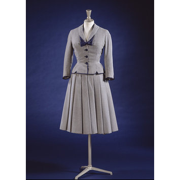 Skirt suit Skirt suit