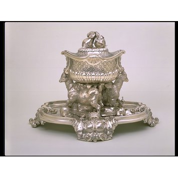 Centrepiece in the form of a tureen with a cover and stand. - The Ashburnham Centrepiece