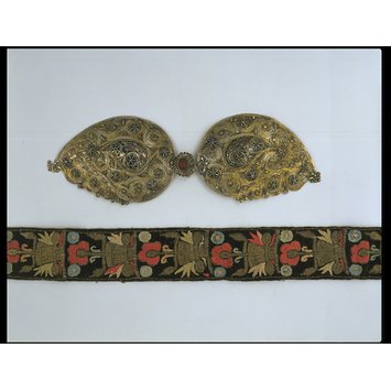 Clasp with belt Clasp with belt