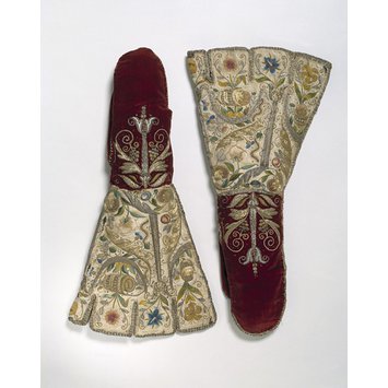 Pair of mittens