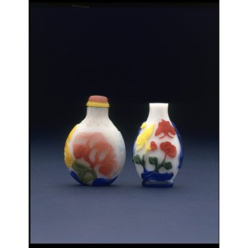 Snuff bottle