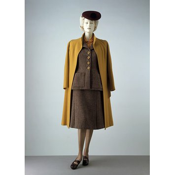 Skirt suit Skirt suit