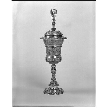 Standing cup with cover