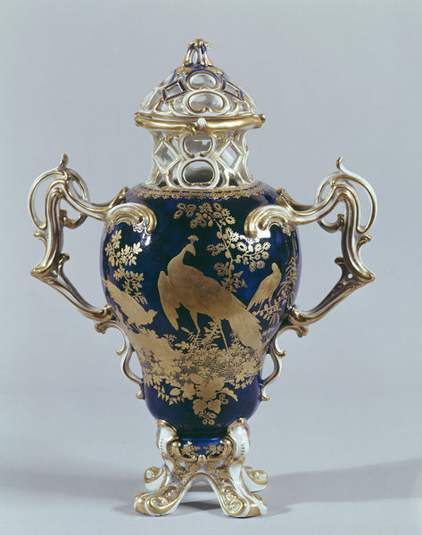 Chelsea gold anchor Dudley vase in the V&A