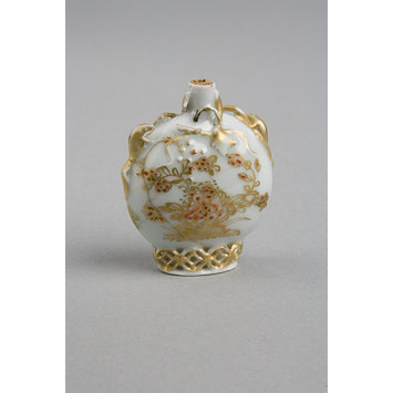 Snuff bottle