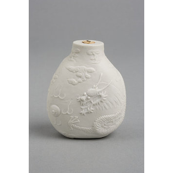 Snuff bottle