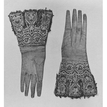 Pair of gloves