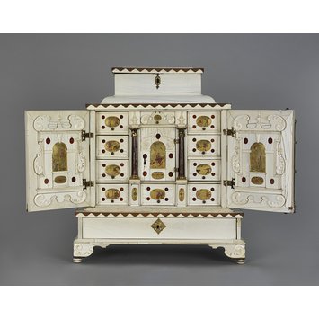 Table cabinet