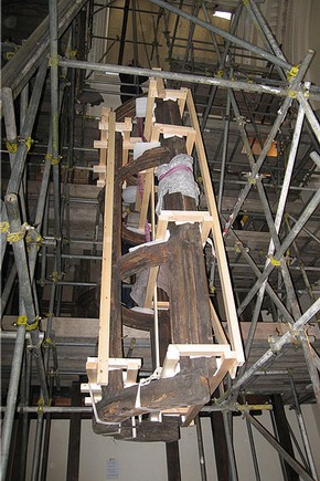 Figure 3b. Bay being lowered (Photography by Matthew Nation)