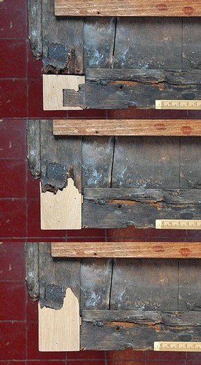 Figure 2. Layered loss compensation at the proper left lower frame joint at an interior panelling (Photography by Carola Schueller)