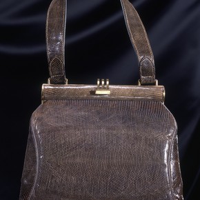 Handbag by Fassbender, 1945, Museum no. T.43-1989