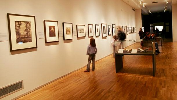 Photography gallery, room 38a