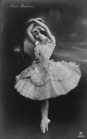 Anna Pavlova in Michel Fokine's solo The Dying Swan, 1905, postcard from a photograph by Schneider, Berlin, Germany, about 1909