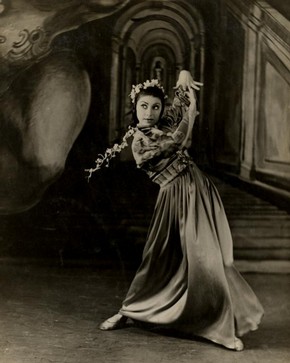 Margot Fonteyn as Ophelia, black and white photograph, Sadlers Wells Ballet, 1942