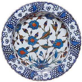 Dish, Iznik, Turkey, about 1560-1565. Museum no. C.1983-1910