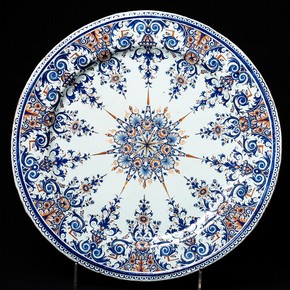 Dish, Rouen, France, 1700-1720. Museum no. 402-1870