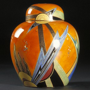 Earthenware jar & cover painted in enamles and gilt, by Enoch Boulton, Stoke-on-Trent, England, UK, 1928. Museum no. CIRC.526-1974