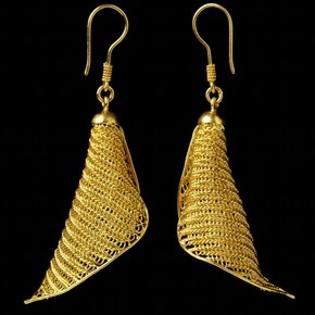 Gold Earrings, Santhi Wongchan, 2003, Musuem no. IS.222-2006