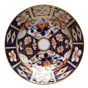 Saucer with imitation Imari design, Derby Porcelain factory, 1825-1848. Museum no. 3032-1901