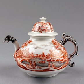 Teapot, Meissen porcelain factory, 1720-1730. Museum no. C.75&A-1939
