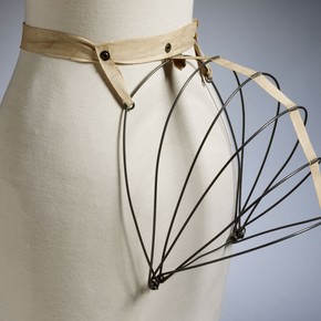 Bustle, 1884. Museum no. T.131-1919