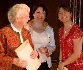 Kate Brummitt receiving the ceramics award from curators, Melanie Vandenbrouck-Przybylski and Amy Mechowski