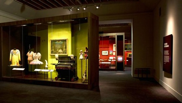 Theatre & Performance, entrance, room 103
