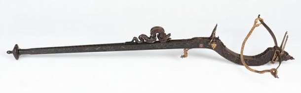 Carved ebony stonebow with engraved and gold damascened steel mounts, Italy, about 1550. Museum no. M.162-1921. D.M. Currie Bequest