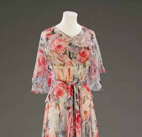 Afternoon tea dress by Madeleine Vionnet. Museum no. T.381-2009