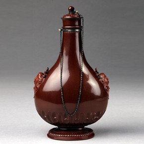 Pilgrim bottle and stopper, Meissen porcelain factory, 1710-1715. Wheel polished Böttger red stoneware. Museum no. C.273