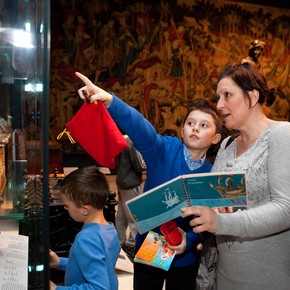 Working with the Time Traveller Back-Pack in the Medieval & Renaissance Galleries