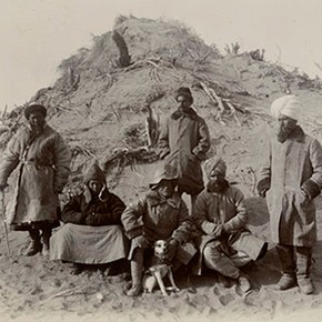 Group at Ulugh-mazar. © The British Library