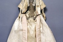 Lady Clapham doll, fully dressed, England, 1690s. Museum no. T.846-1974