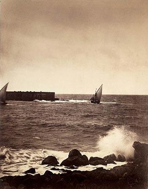 The Breaking Wave – Mediterranean Sea, 1857, albumen print from a collodion-on-glass negative, 41.5 x 32.3 cm, Townshend Bequest, 1868. Museum no. 68.003