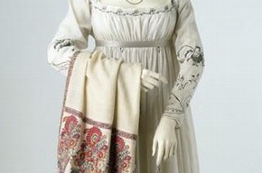 Gown, France, 1790s. Museum no. T.673-1913