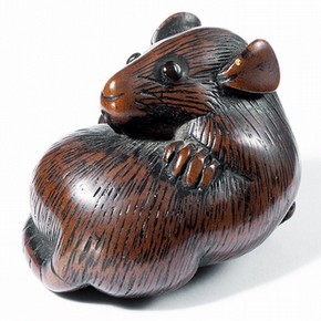 Netsuke figure of a rat, wood, 18th century, Museum no. A.958-1910