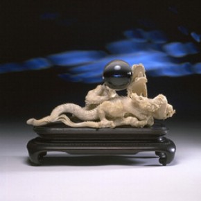 Figure of a pair of fighting dragons, 1890-1910, Museum no. A.178-1969